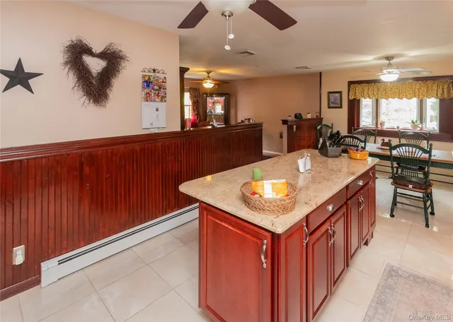 a view of front of a house with a yard