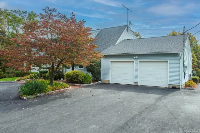 a view of a house with a yard and garage