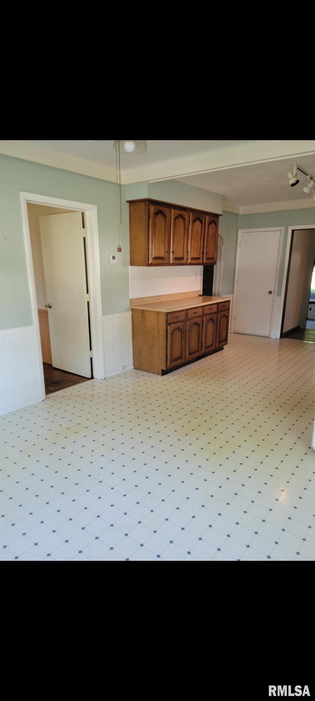 3307 East Enos Avenue Springfield, IL 62702 - Photo 5 of 11 Gallery Image 5