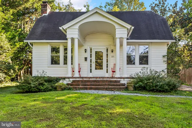 $2,900 | 221 Westwood Road, Annapolis, MD 21401