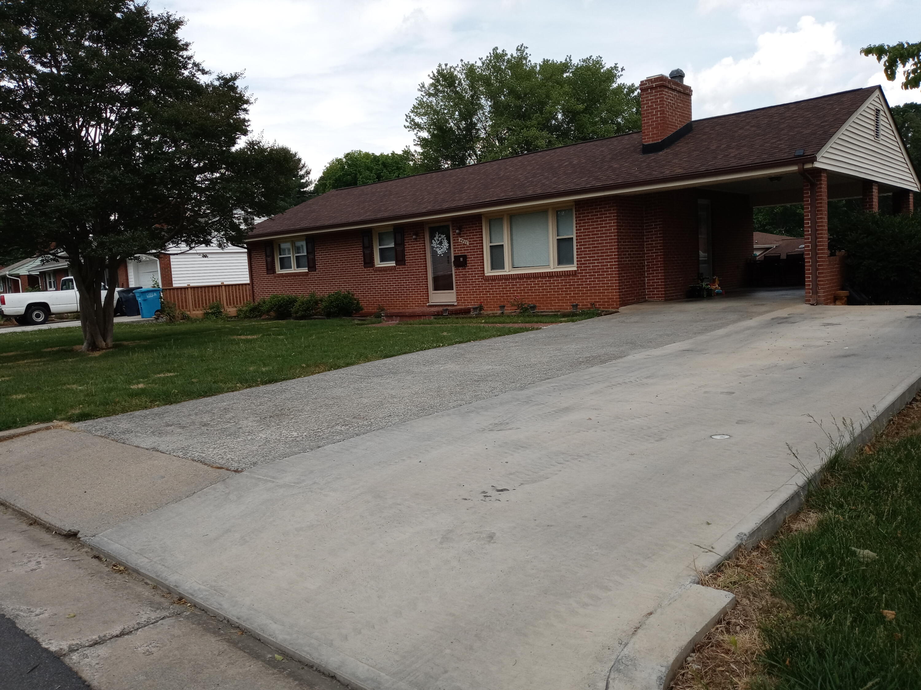 4411 Florist Road Roanoke, VA 24012 - Photo 1 of 15 Front Photo