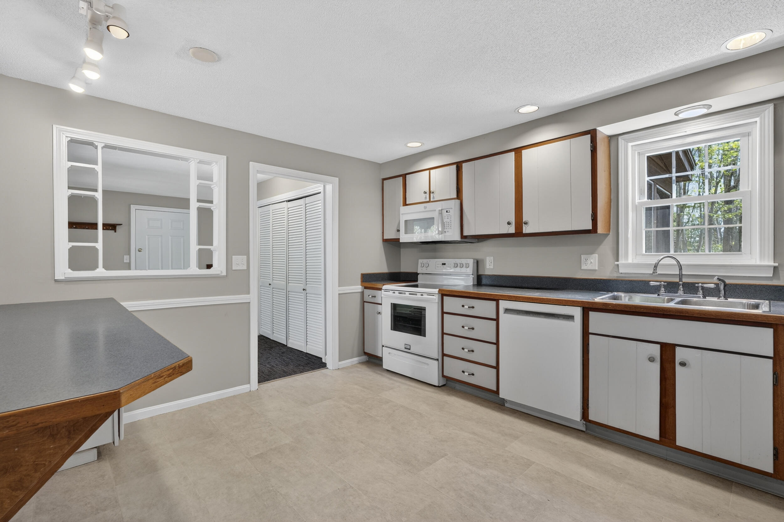 44 Winnocks Neck Road Scarborough, ME 04074 - Photo 15 of 62 44winnocks-31