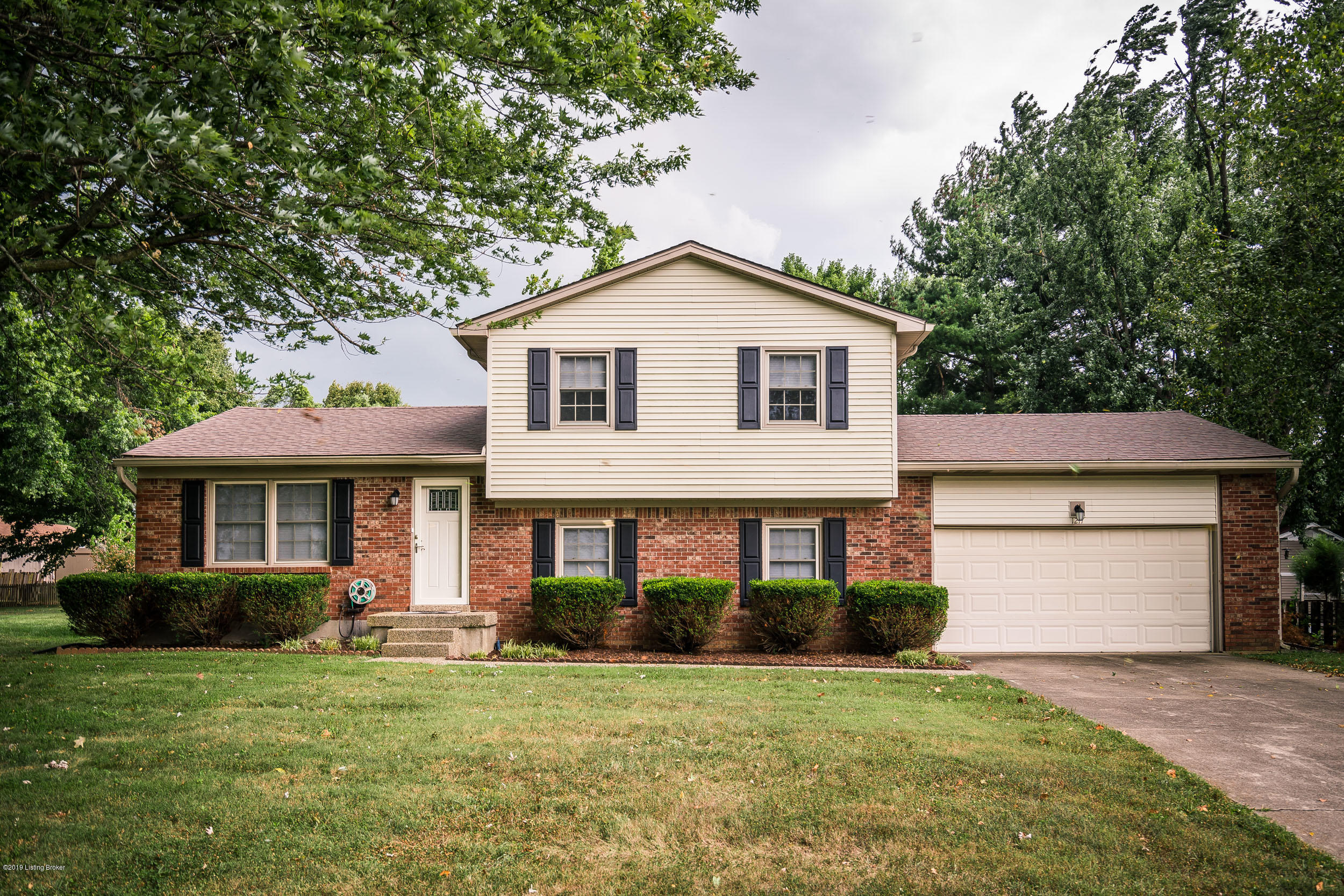 1217 Cedarbrook Road Goshen, KY 40026 - Photo 1 of 38 02