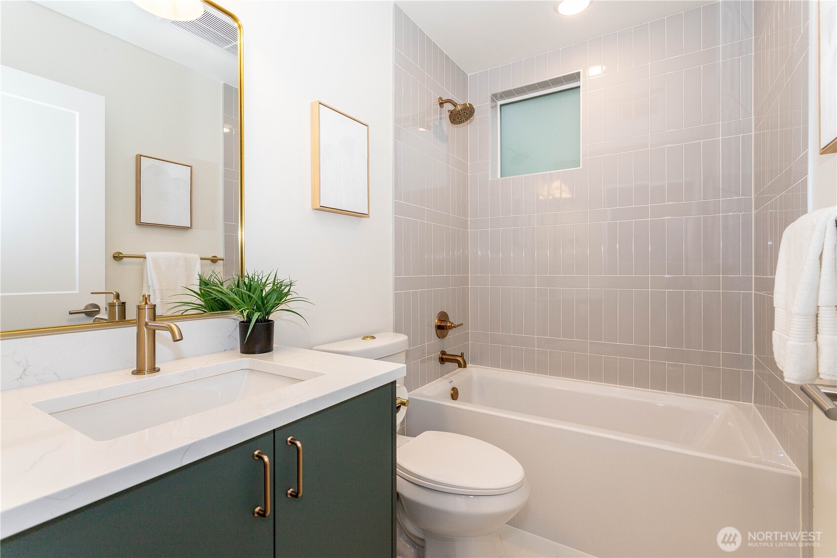 7341 21st Avenue Northeast Seattle, WA 98115 - Photo 6 of 33