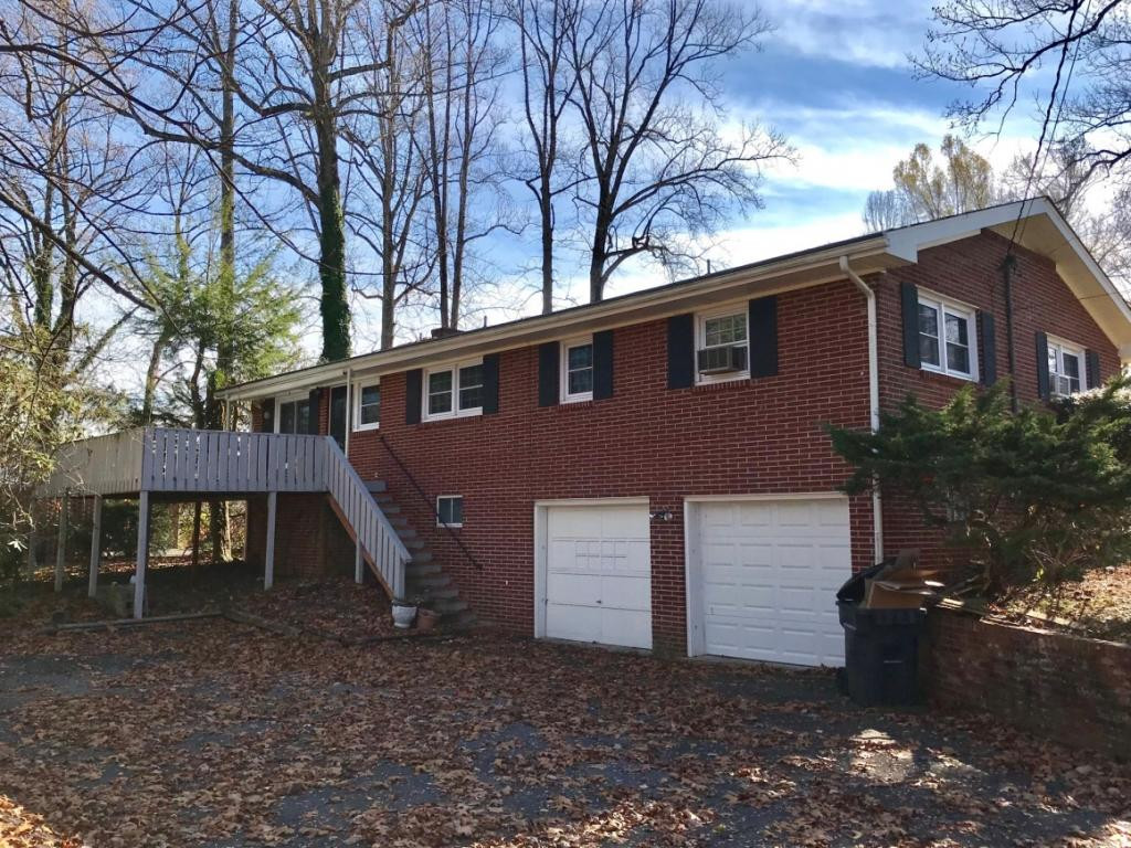 217 Robin Road Bristol, TN 37620 - Photo 3 of 14 Photo 3