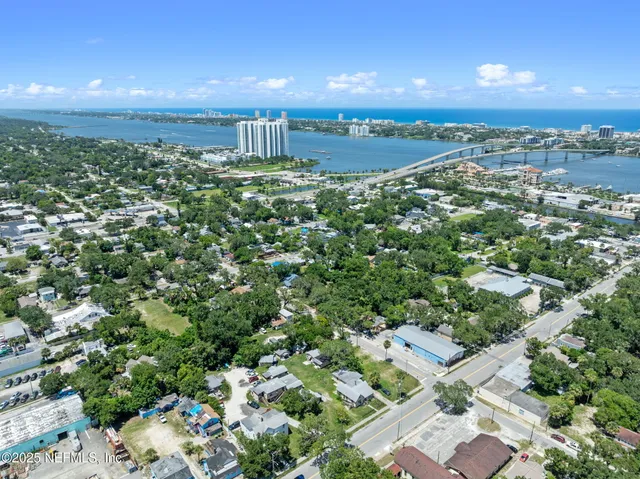 $390,000 | 166 Kingston Avenue, Daytona Beach, FL 32114