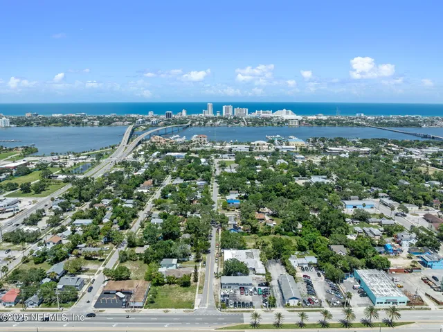 $390,000 | 166 Kingston Avenue, Daytona Beach, FL 32114