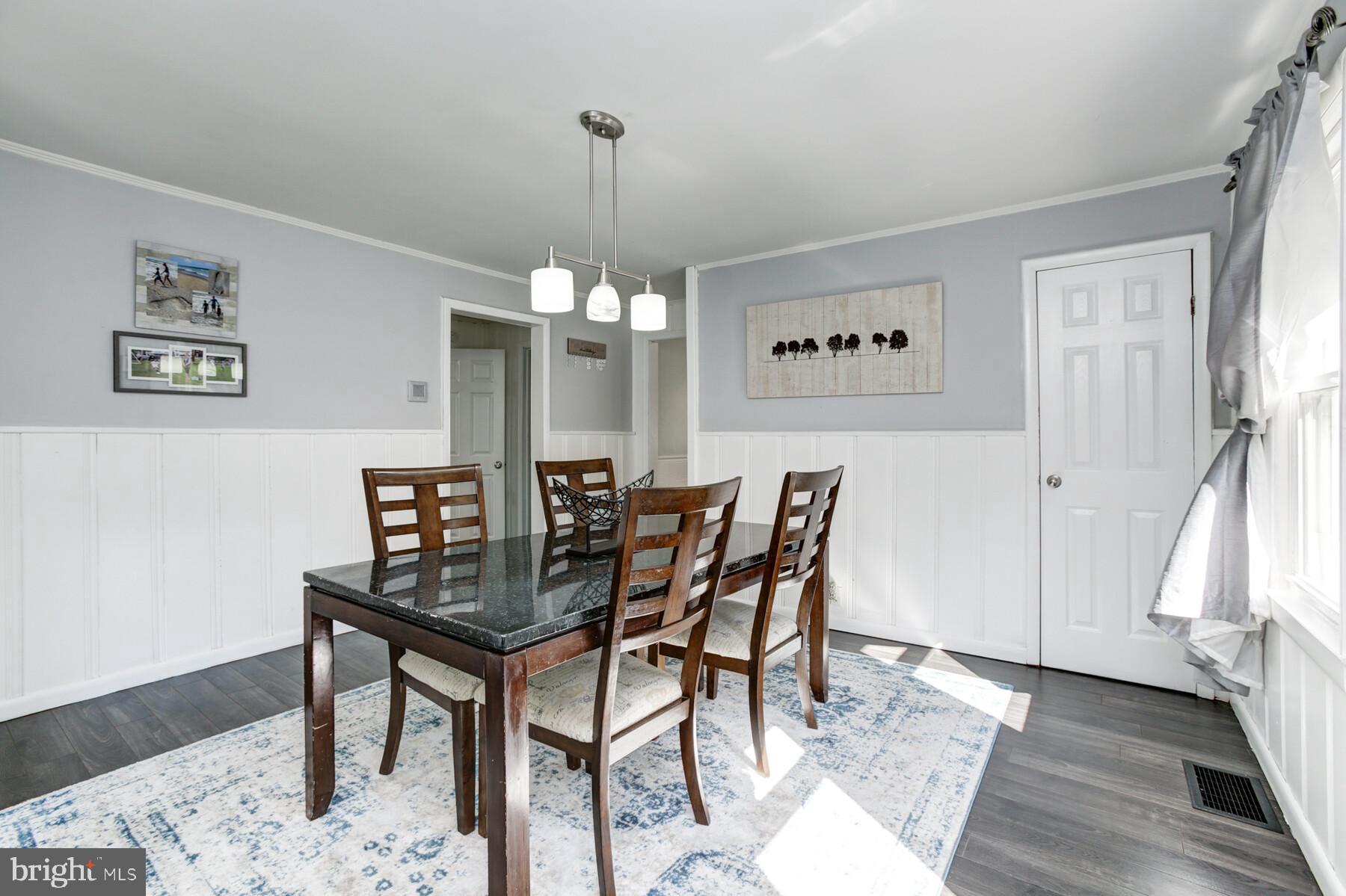 239 Magothy Beach Road Pasadena, MD 21122 - Photo 25 of 68 Dining Room