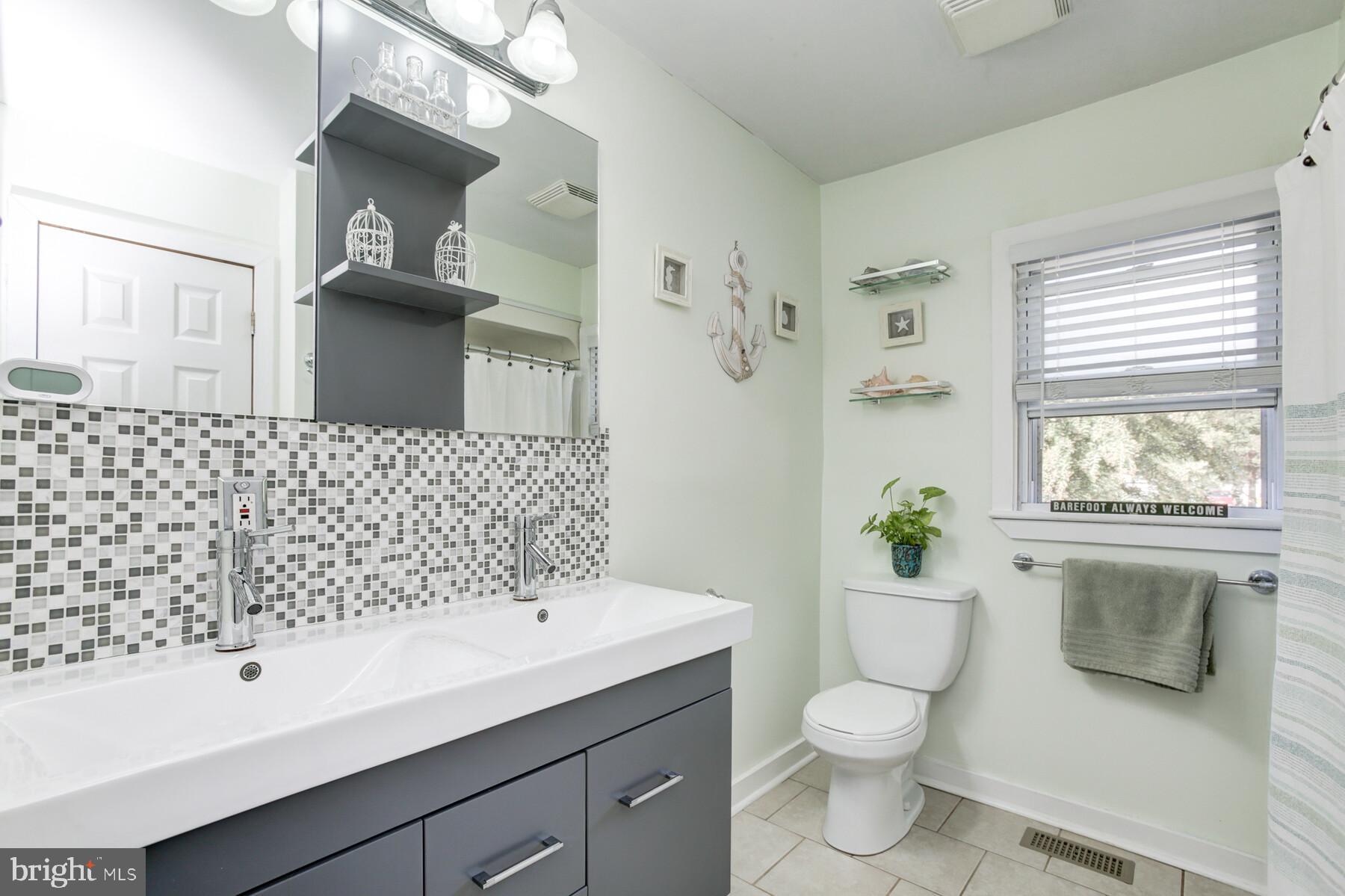 239 Magothy Beach Road Pasadena, MD 21122 - Photo 38 of 68 Hall Bath