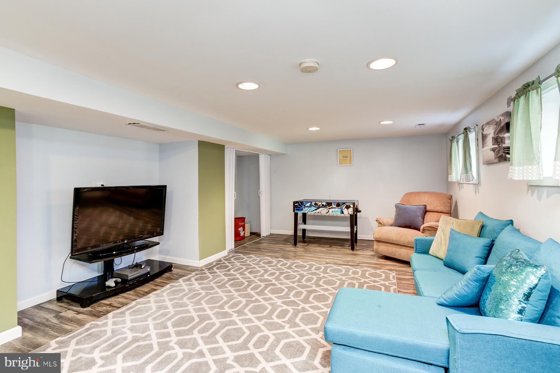 239 Magothy Beach Road Pasadena, MD 21122 - Photo 46 of 68 Family Room