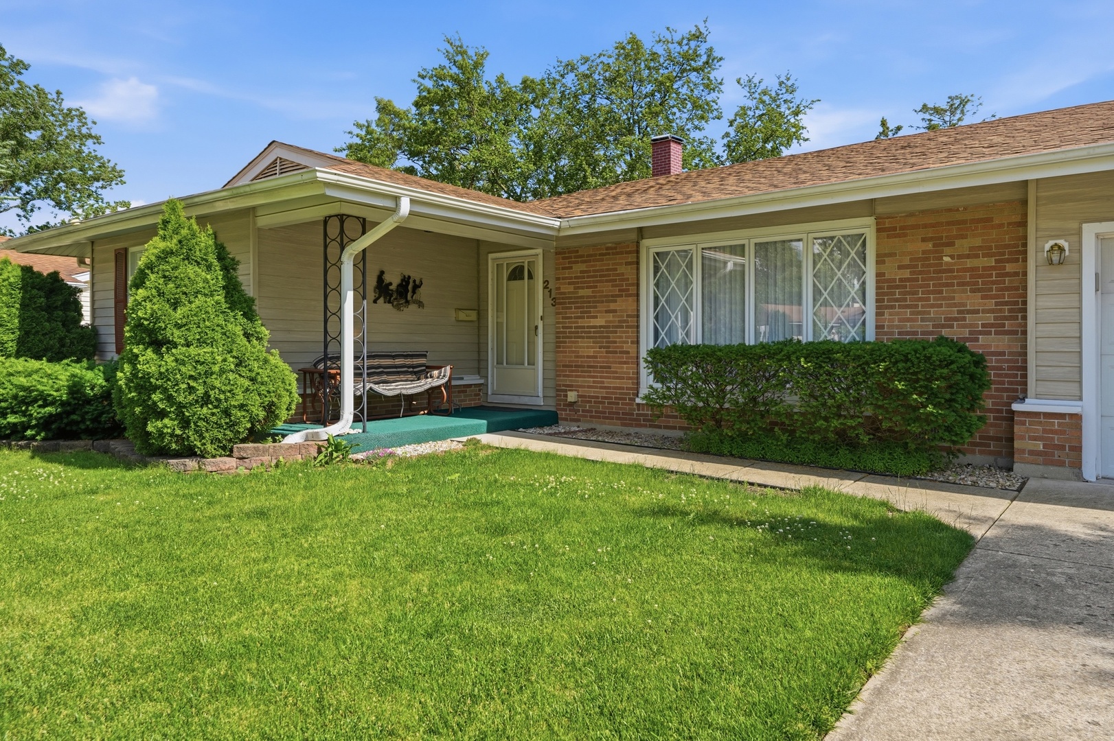 213 Edgeware Road Elk Grove Village, IL 60007 - Photo 3 of 48