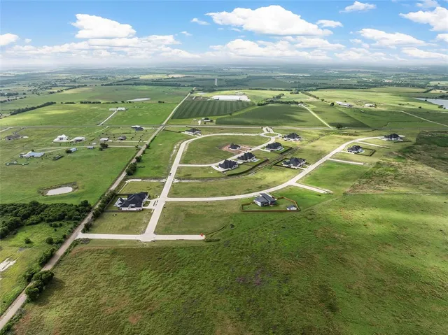 a view of a tennis court