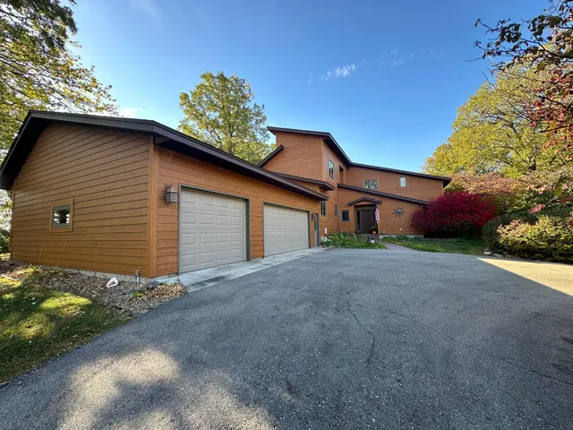 $960,000 | 7641 Long Lake Road, Willmar, MN 56201