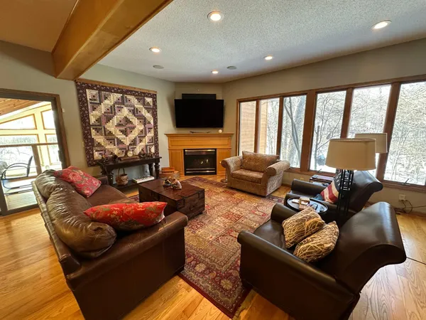 $889,000 | 7641 Long Lake Road, Willmar, MN 56201