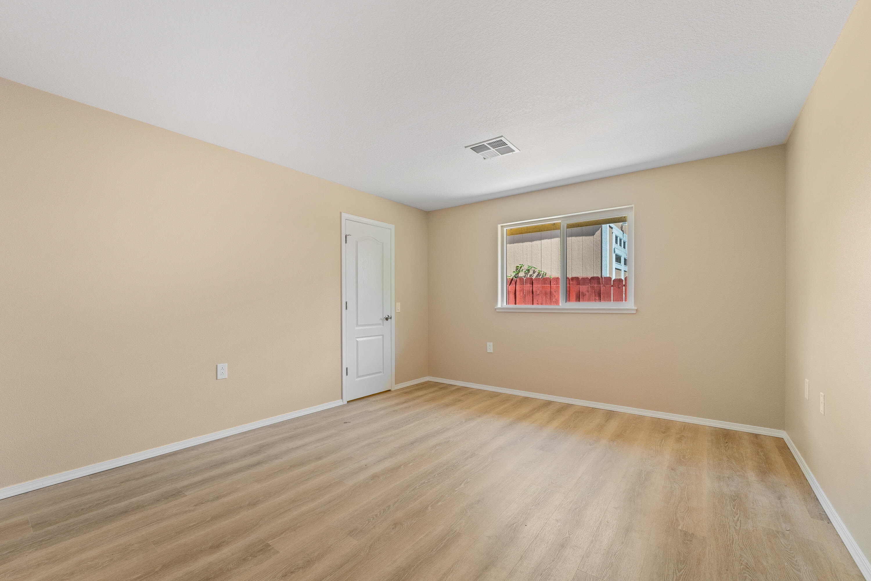 1692 Leonard Road Grants Pass, OR 97527 - Photo 21 of 36 Bedroom