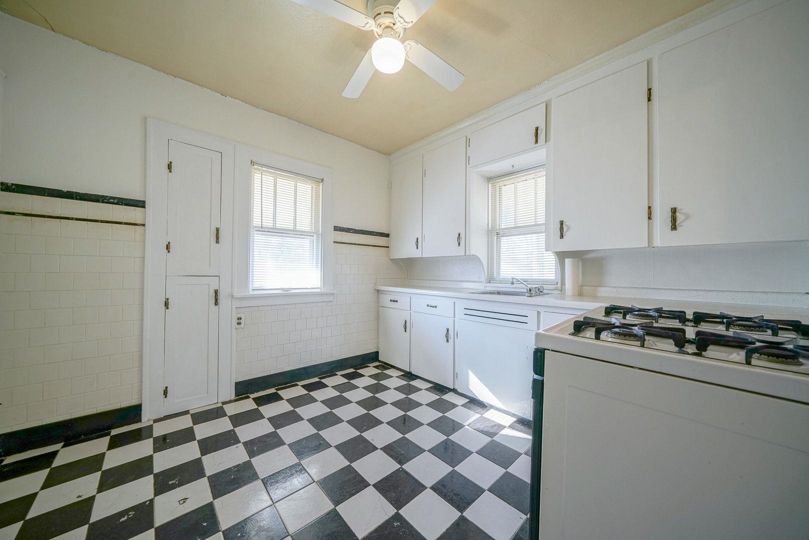 2019 15th Avenue Rockford, IL 61104 - Photo 12 of 29