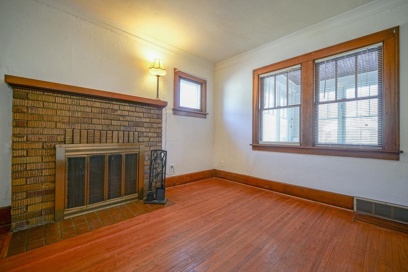 2019 15th Avenue Rockford, IL 61104 - Photo 3 of 29