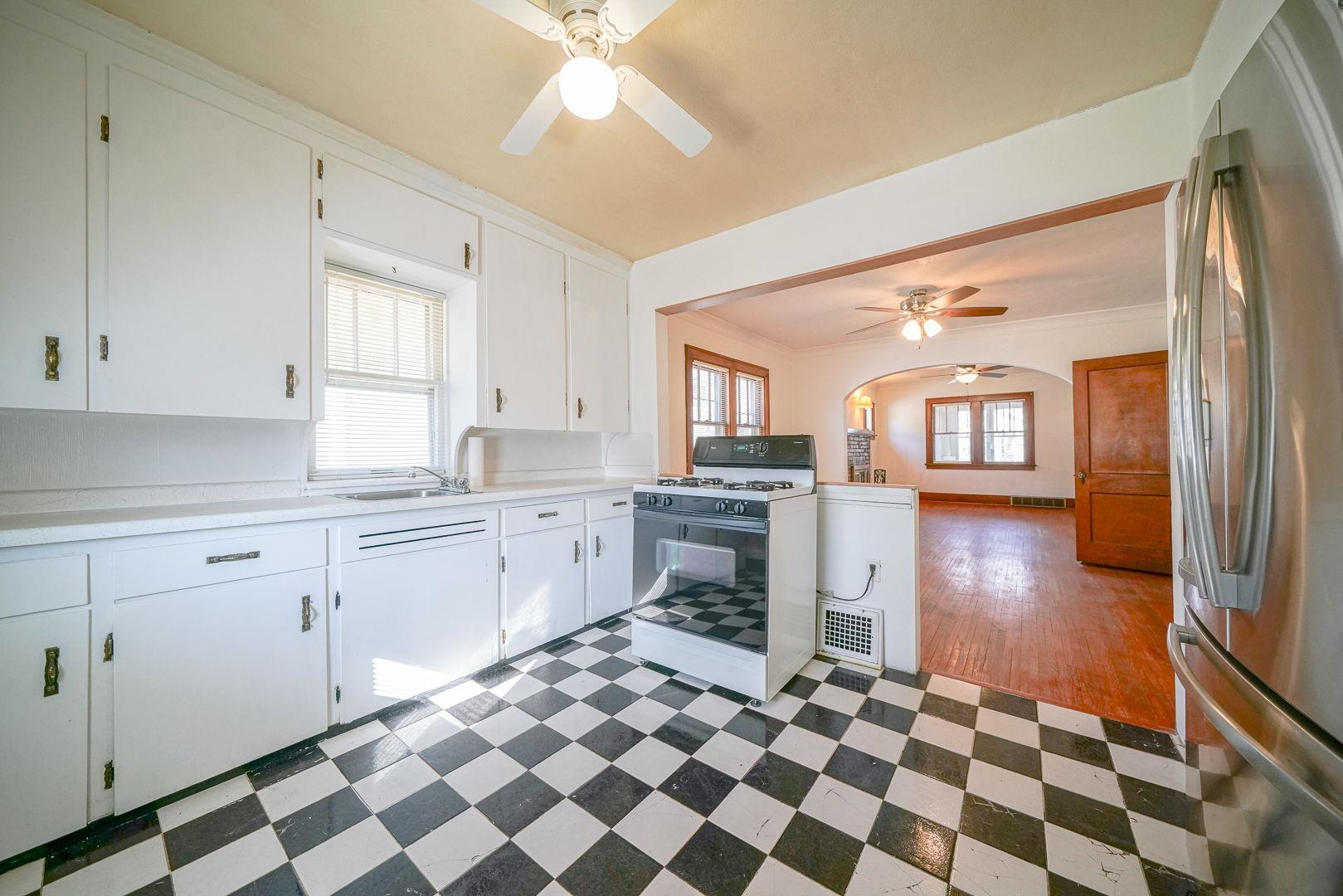 2019 15th Avenue Rockford, IL 61104 - Photo 7 of 29