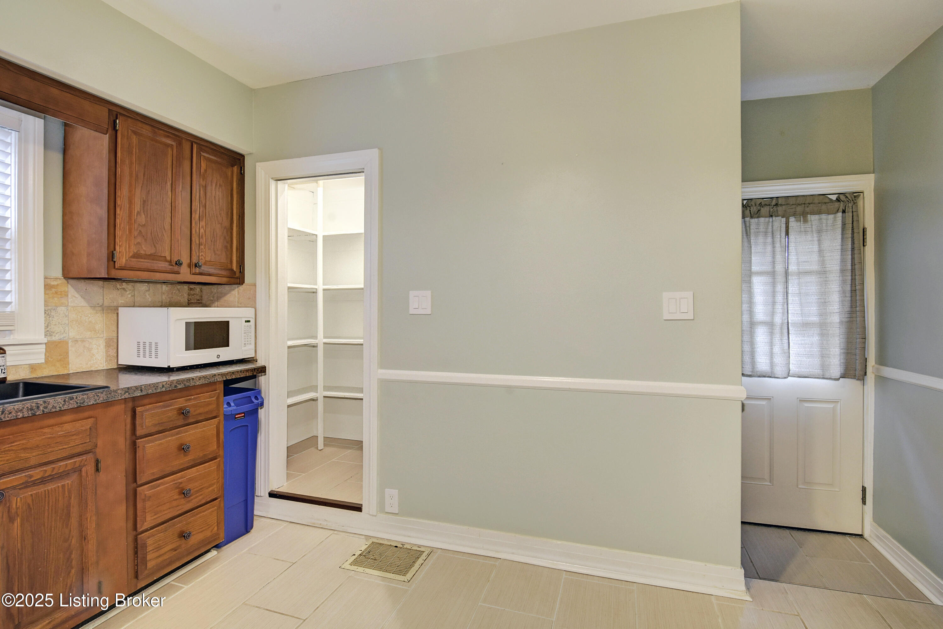 7404 Kavanaugh Road Crestwood, KY 40014 - Photo 9 of 28 _DSC2691_3_4