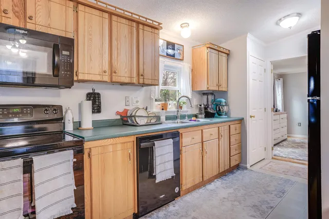 $285,000 | 12 Clovercrest Drive, Nashua, NH 03062