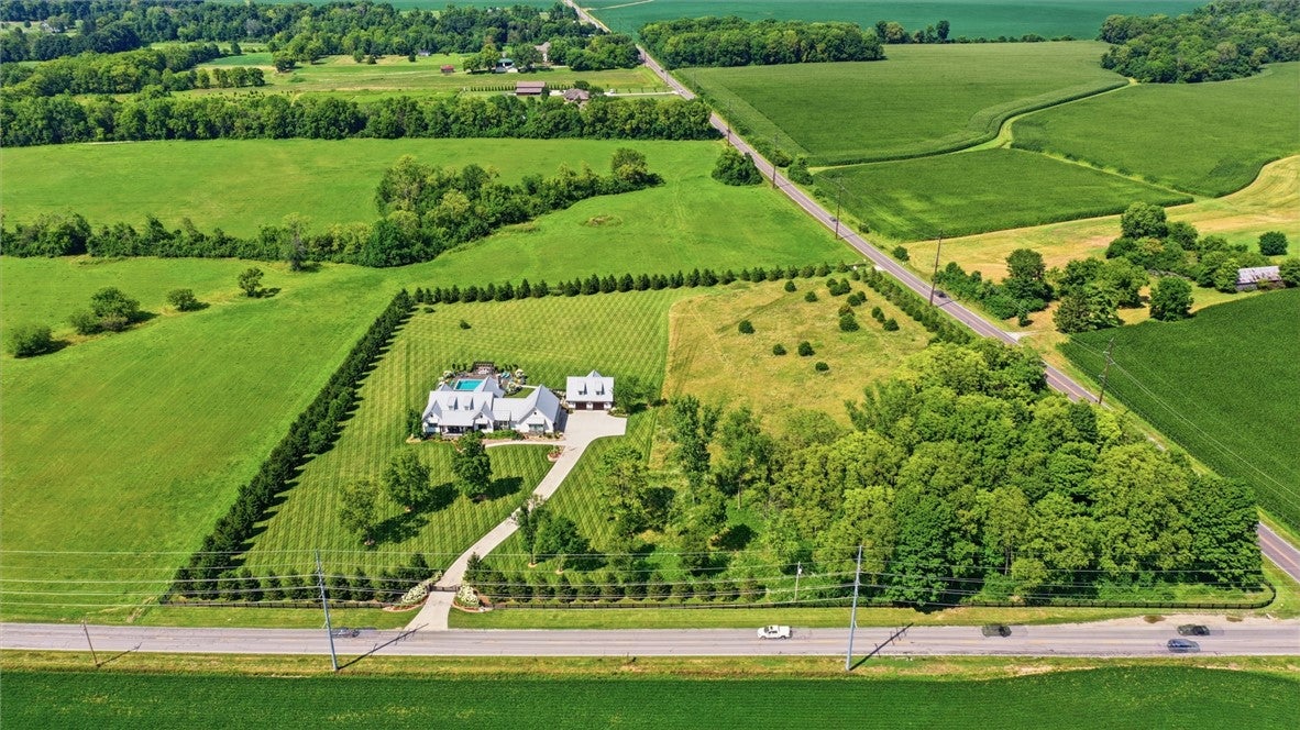 3556 Centerville Road Bellbrook, OH 45305 - Photo 3 of 100 Gallery Image 3