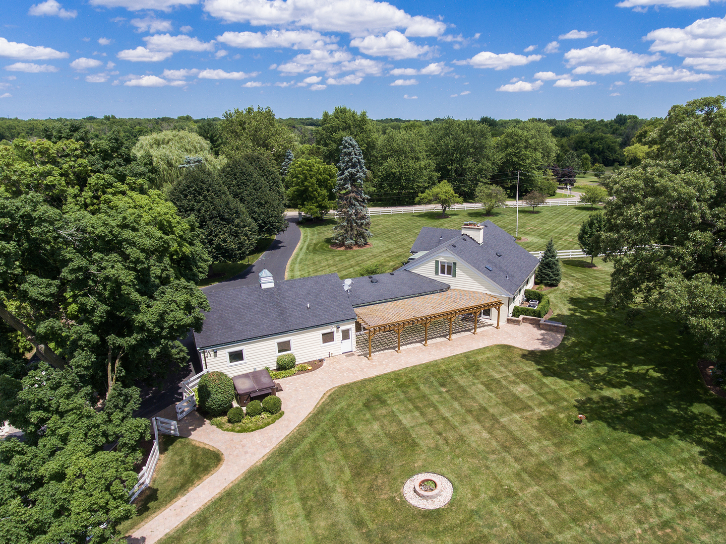6N158 Sulky Road Wayne, IL 60184 - Photo 31 of 35 an aerial view of a house with a garden