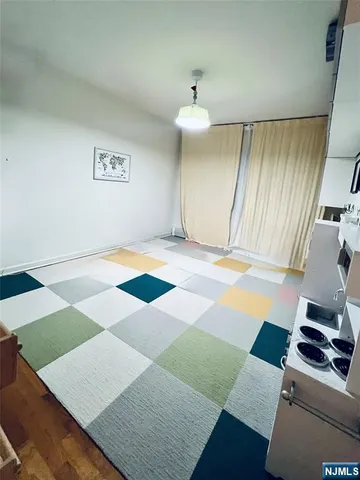 $3,550 | 724 6th Street, Unit 1, Carlstadt, NJ 07072