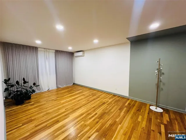 $3,550 | 724 6th Street, Unit 1, Carlstadt, NJ 07072