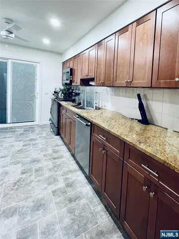 $3,550 | 724 6th Street, Unit 1, Carlstadt, NJ 07072