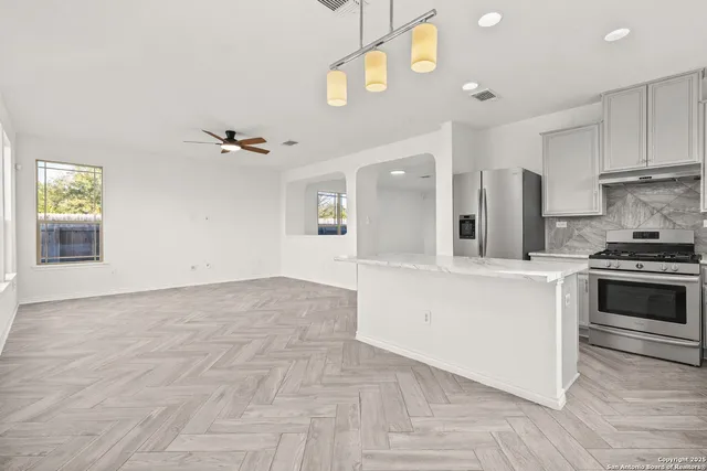 $1,990 | 561 Granite Mist, Universal City, TX 78148