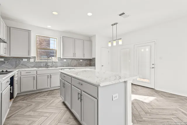 $1,990 | 561 Granite Mist, Universal City, TX 78148