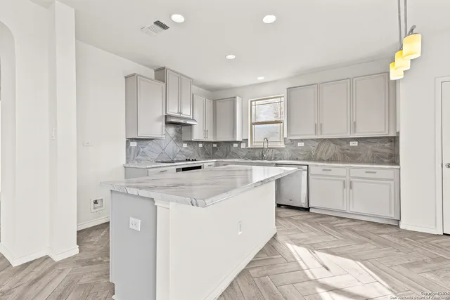 $1,990 | 561 Granite Mist, Universal City, TX 78148