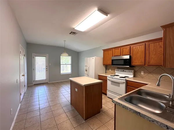 $1,800 | 202 Lucky Clover Lane, Hutto, TX 78634
