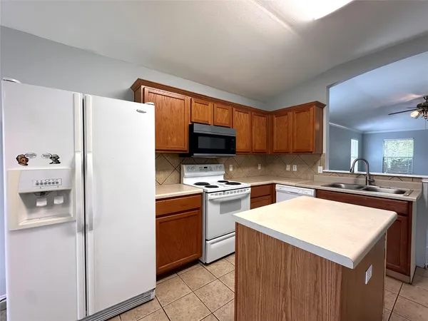 $1,800 | 202 Lucky Clover Lane, Hutto, TX 78634