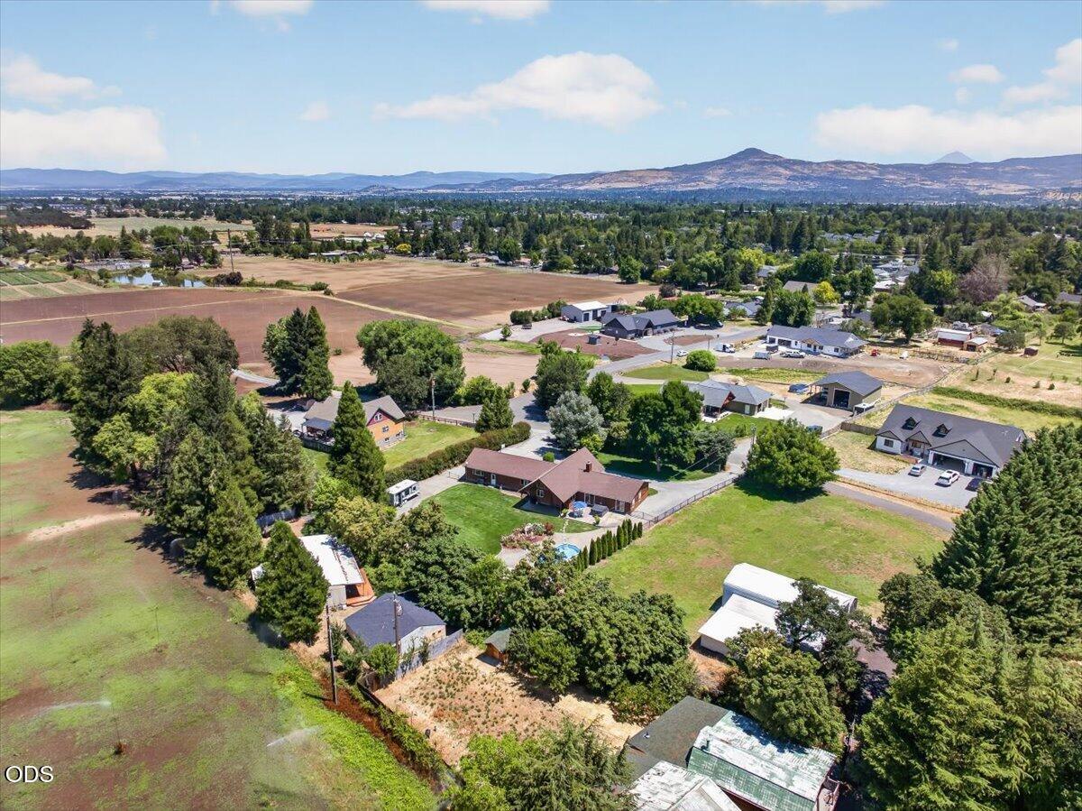 2240 Hull Road Medford, OR 97501 - Photo 45 of 49