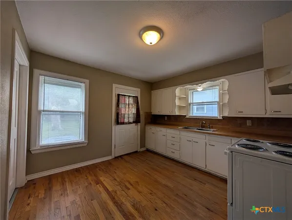 $1,595 | 1185 West Mill Street, New Braunfels, TX 78130