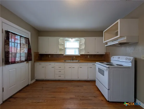 $1,595 | 1185 West Mill Street, New Braunfels, TX 78130