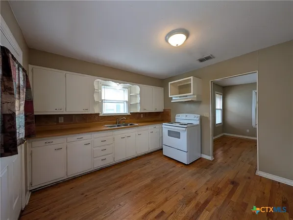 $1,595 | 1185 West Mill Street, New Braunfels, TX 78130