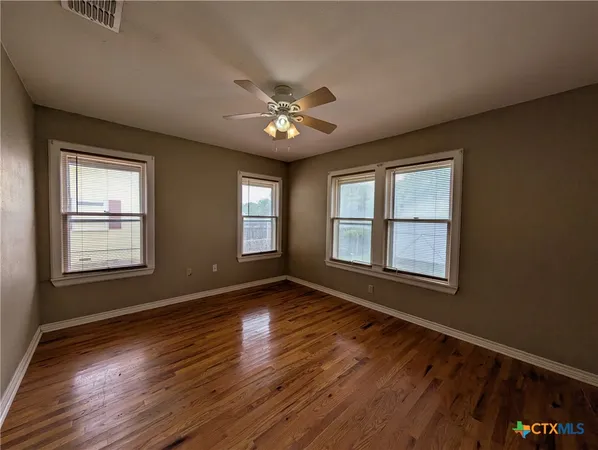 $1,595 | 1185 West Mill Street, New Braunfels, TX 78130