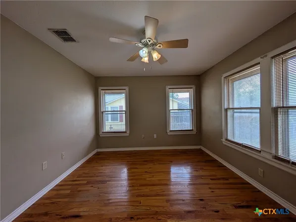 $1,595 | 1185 West Mill Street, New Braunfels, TX 78130