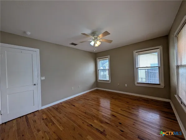 $1,595 | 1185 West Mill Street, New Braunfels, TX 78130