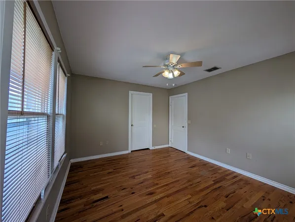 $1,595 | 1185 West Mill Street, New Braunfels, TX 78130