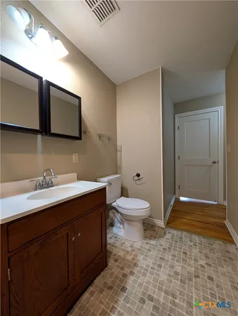 $1,595 | 1185 West Mill Street, New Braunfels, TX 78130