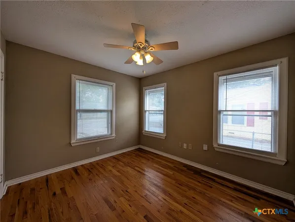 $1,595 | 1185 West Mill Street, New Braunfels, TX 78130