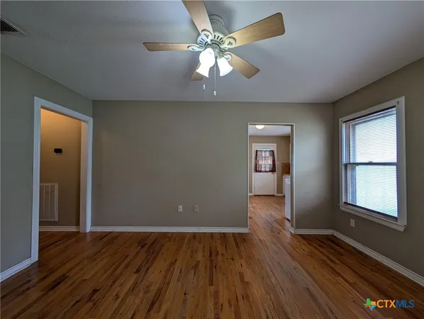 $1,595 | 1185 West Mill Street, New Braunfels, TX 78130