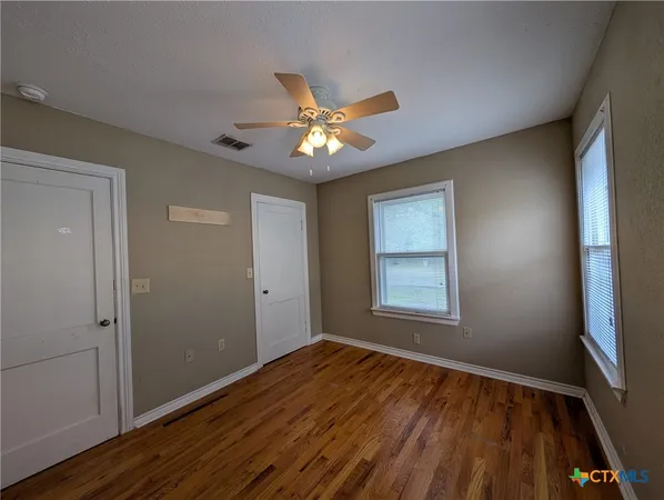 $1,595 | 1185 West Mill Street, New Braunfels, TX 78130