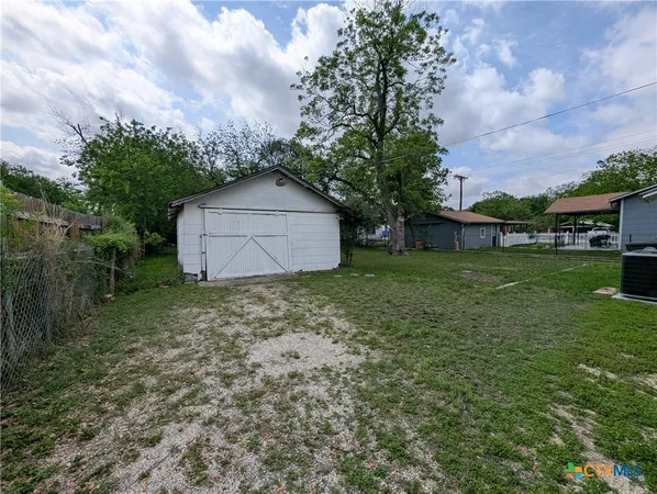$1,595 | 1185 West Mill Street, New Braunfels, TX 78130
