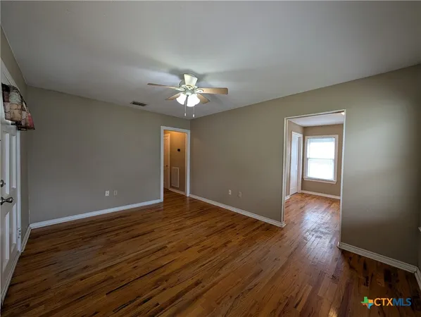 $1,595 | 1185 West Mill Street, New Braunfels, TX 78130