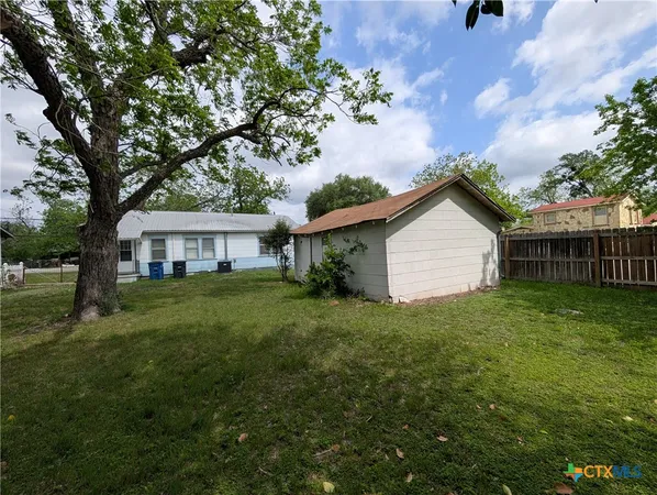 $1,595 | 1185 West Mill Street, New Braunfels, TX 78130