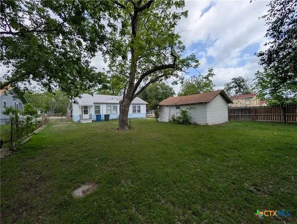 $1,595 | 1185 West Mill Street, New Braunfels, TX 78130